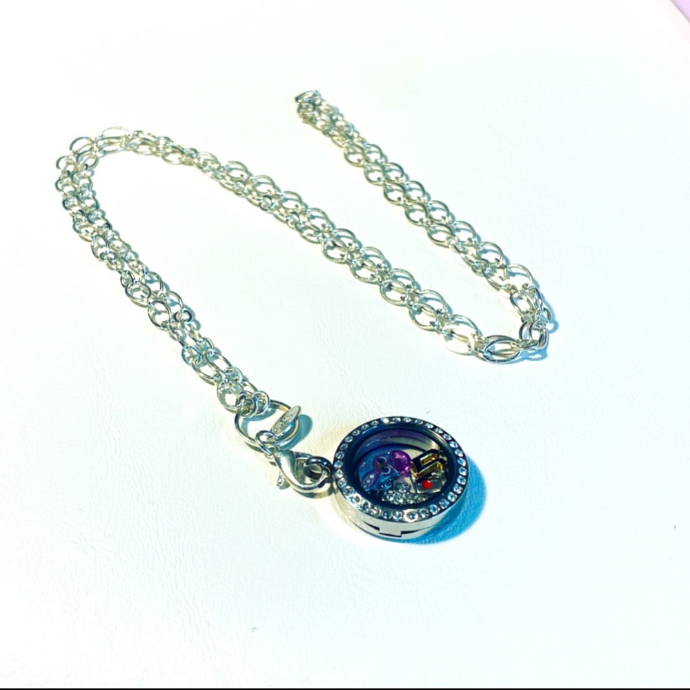 Origami Owl necklace and locket